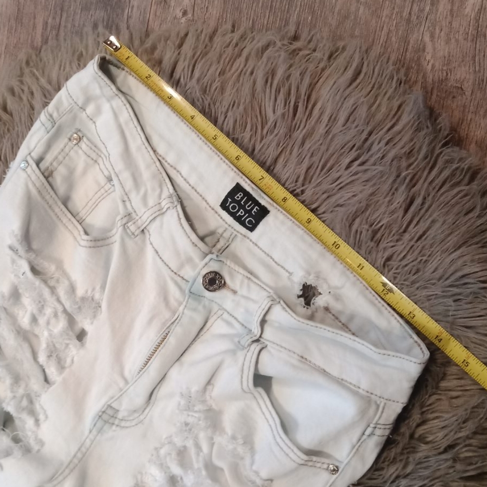 Distressed jeans - Picture 6 of 16